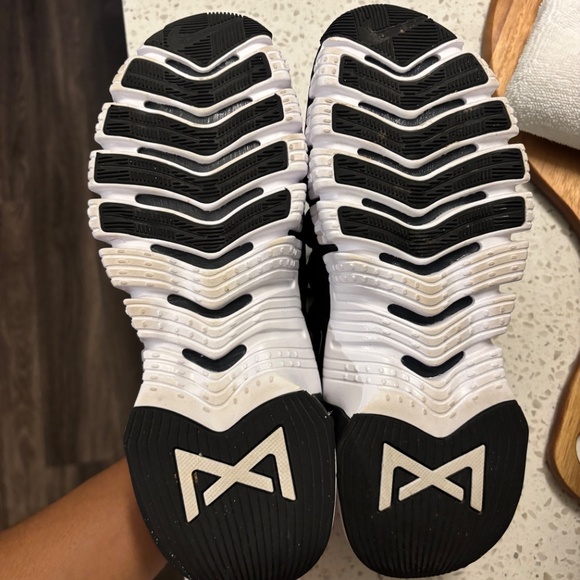 Nike Women’s Metcon (Black/White) Training Shoes – Size 7 – Gently Worn - Picture 2 of 5